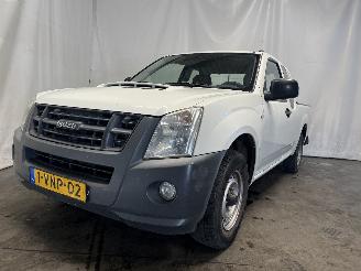 Vaurioauto  passenger cars Isuzu D-Max D-Max Pick-up 2.5 D (4JK1-TC) [100kW]  (10-2006/05-2012) 2011/5
