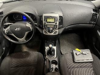 Hyundai I-30 i30 (FD) Hatchback 1.4 CVVT 16V (G4FA) [80kW]  (10-2007/11-2011) picture 11