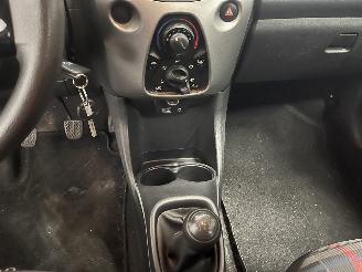 Peugeot 108 108 Hatchback 1.0 12V (1KRFE(CFB)) [51kW]  (05-2014/...) picture 21