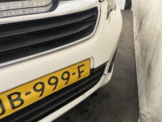 Peugeot 108 108 Hatchback 1.0 12V (1KRFE(CFB)) [51kW]  (05-2014/...) picture 10