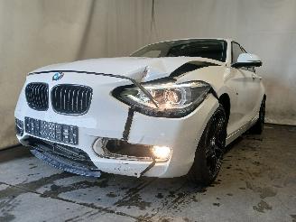 krockskadad bil auto BMW 1-serie 1 serie (F20) Hatchback 5-drs 116i 1.6 16V (N13-B16A) [100kW]  (07-201=
1/02-2015) 2012/4