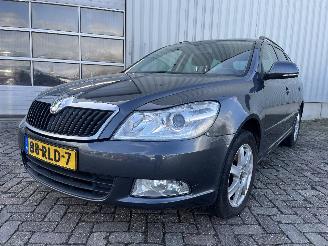 damaged passenger cars Skoda Octavia Octavia Combi (1Z5) Combi 5-drs 1.2 TSI (CBZB) [77kW]  (02-2010/04-201=
3) 2011/6