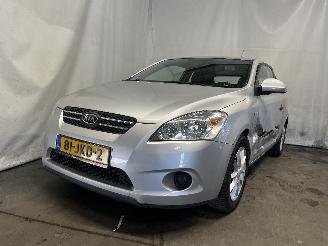 Voiture accidenté Kia Cee d Cee'd Sporty Wagon (EDF) Combi 1.4 16V (G4FA) [80kW]  (09-2007/12-2012=
) 2009/6
