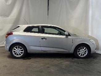 Kia Cee d Cee'd Sporty Wagon (EDF) Combi 1.4 16V (G4FA) [80kW]  (09-2007/12-2012=
) picture 7