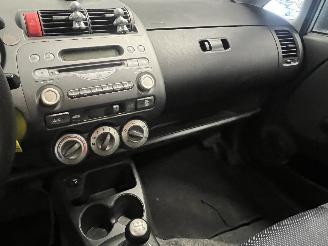 Honda Jazz Jazz (GD/GE2/GE3) Hatchback 1.2 i-DSi (L12A4) [57kW]  (03-2002/07-2008=
) picture 16