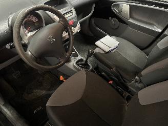 Peugeot 107 107 Hatchback 1.0 12V (384F(1KR)) [50kW]  (06-2005/05-2014) picture 12