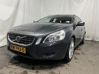 Unfallwagen Volvo V-60 V60 I (FW/GW) Combi 1.6 DRIVe (D4162T) [84kW]  (02-2011/12-2015) 2011/11