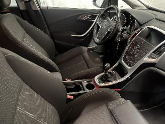 Opel Astra Astra J Sports Tourer (PD8/PE8/PF8) Combi 1.4 Turbo 16V (A14NET(Euro 5=
)) [103kW]  (10-2010/10-2015) picture 9