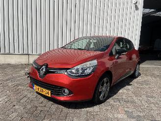 Vaurioauto  passenger cars Renault Clio Clio IV (5R) Hatchback 5-drs 0.9 Energy TCE 90 12V (H4B-400(H4B-A4)) [=
66kW]  (11-2012/08-2021) 2013/8