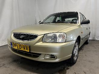 Voiture accidenté Hyundai Accent Accent Hatchback 1.5i 12V (G4EB) [65kW]  (01-2000/11-2005) 2002/11