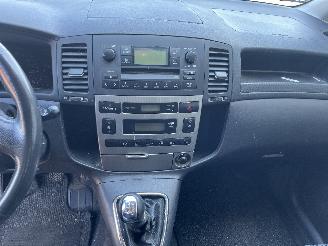 Toyota Corolla Corolla Verso (E12) MPV 1.8 16V VVT-i (1ZZFE) [99kW]  (12-2001/05-2004=
) picture 17