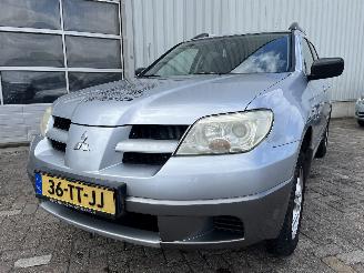 Voiture accidenté Mitsubishi Outlander Outlander (CU) SUV 2.0 16V 4x2 (4G63(16V)) [100kW]  (05-2003/10-2006) 2007/1