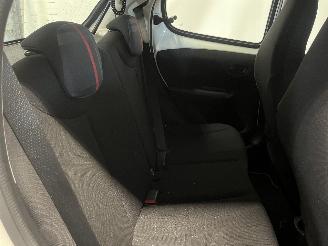 Peugeot 108 108 Hatchback 1.0 12V (1KRFE(CFB)) [51kW]  (05-2014/...) picture 15