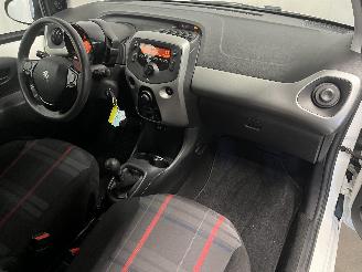 Peugeot 108 108 Hatchback 1.0 12V (1KRFE(CFB)) [51kW]  (05-2014/...) picture 14
