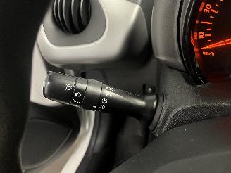 Peugeot 108 108 Hatchback 1.0 12V (1KRFE(CFB)) [51kW]  (05-2014/...) picture 22