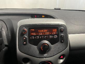 Peugeot 108 108 Hatchback 1.0 12V (1KRFE(CFB)) [51kW]  (05-2014/...) picture 19