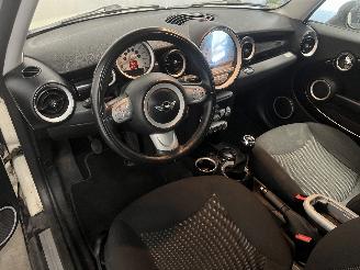 Mini Clubman Clubman (R55) Combi 1.4 16V One (N12-B14A) [70kW]  (03-2009/02-2010) picture 13