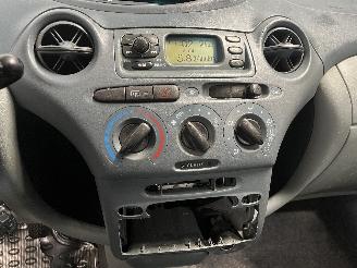 Toyota Yaris Yaris (P1) Hatchback 1.3 16V VVT-i (2NZFE) [63kW]  (08-1999/11-2005) picture 19