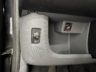 Peugeot 107 107 Hatchback 1.0 12V (384F(1KR)) [50kW]  (06-2005/05-2014) picture 24