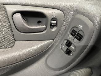 Chrysler Voyager Voyager/Grand Voyager (RG/RS) MPV 3.3 V6 (EGA) [128kW]  (02-2000/12-20=
08) picture 24