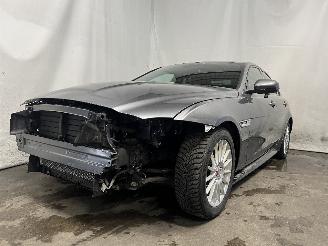Damaged car Jaguar XE XE Sedan 2.0 D E-Performance 16V (204DTD(AJ20D4)) [120kW]  (03-2015/..=
=2E) 2015/6