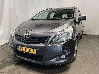 damaged passenger cars Toyota Verso Verso MPV 2.0 16V D-4D-F (1AD-FTV(Euro 4)) [93kW]  (04-2009/08-2018) 2011/6