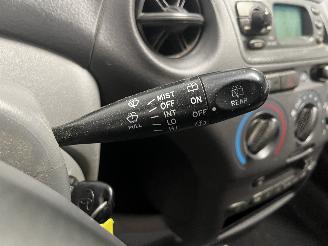 Toyota Yaris Yaris (P1) Hatchback 1.3 16V VVT-i (2NZFE) [63kW]  (08-1999/11-2005) picture 22