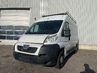 Schadeauto Peugeot Boxer Boxer (U9) Bus 2.2 HDi 130 (22DT(4HH)) [96kW]  (03-2011/...) 2012/5