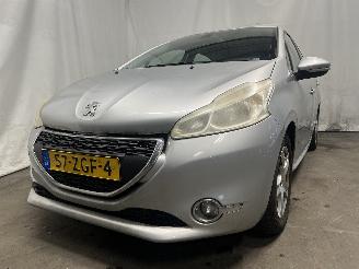 Schadeauto Peugeot 208 208 I (CA/CC/CK/CL) Hatchback 1.2 Vti 12V PureTech 82 (EB2F(HMZ)) [60k=
W]  (03-2012/12-2019) 2012/11