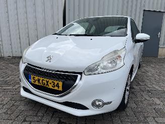 Unfallwagen Peugeot 208 208 I (CA/CC/CK/CL) Hatchback 1.2 Vti 12V PureTech 82 (EB2F(HMZ)) [60k=
W]  (03-2012/12-2019) 2013/4