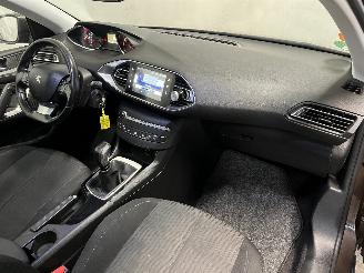 Peugeot 308 308 SW (L4/L9/LC/LJ/LR) Combi 5-drs 1.2 12V e-THP PureTech 110 (EB2DT(=
HNZ)) [81kW]  (03-2014/12-2021) picture 15