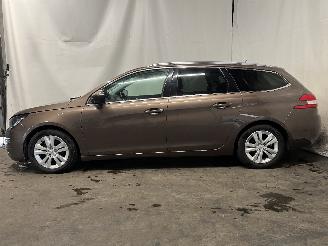 Peugeot 308 308 SW (L4/L9/LC/LJ/LR) Combi 5-drs 1.2 12V e-THP PureTech 110 (EB2DT(=
HNZ)) [81kW]  (03-2014/12-2021) picture 4