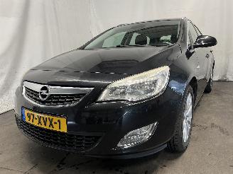 Voiture accidenté Opel Astra Astra J Sports Tourer (PD8/PE8/PF8) Combi 1.4 Turbo 16V (A14NET(Euro 5=
)) [88kW]  (10-2010/04-2016) 2012/8