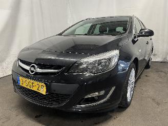 Damaged car Opel Astra Astra J Sports Tourer (PD8/PE8/PF8) Combi 1.4 Turbo 16V (A14NET(Euro 5=
)) [88kW]  (10-2010/04-2016) 2013/9