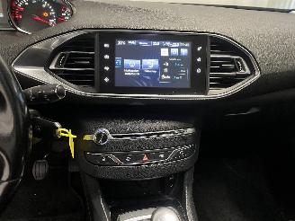 Peugeot 308 308 SW (L4/L9/LC/LJ/LR) Combi 5-drs 1.6 BlueHDi 120 (DV6FC(BHZ)) [88kW=
]  (03-2014/12-2021) picture 21
