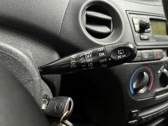 Toyota Yaris Yaris (P1) Hatchback 1.3 16V VVT-i (2SZFE) [64kW]  (04-2002/09-2005) picture 23
