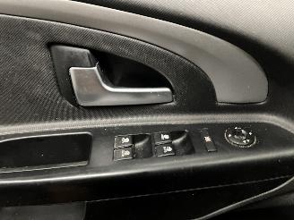 Kia Cee d Cee'd Sporty Wagon (EDF) Combi 1.4 16V (G4FA) [66kW]  (07-2009/12-2012=
) picture 23