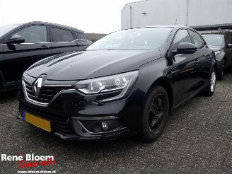 Coche accidentado Renault Mégane 1.5 dCi Eco2 Zen Navi 5drs 2017/7