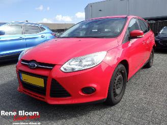 skadebil auto Ford Focus 1.6 TDCI ECOnetic Airco 2013/1