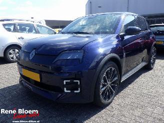 Damaged car Renault 5 urban range techno 40kW 2025/12