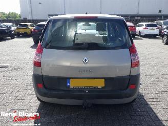 Renault Scenic 1.6 16V Expression Comfort picture 6
