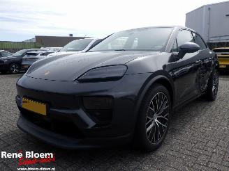 Damaged car Porsche Macan 100kwh 340pk 2025/7