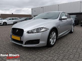 damaged passenger cars Jaguar XF 2.2D Premium Business Edition 2014/2
