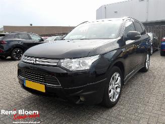 krockskadad bil auto Mitsubishi Outlander 2.0 PHEV Instyle 2013/11