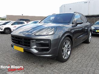 Vaurioauto  passenger cars Porsche Cayenne E-HYBRID 3.0 2023/9