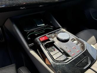 BMW M5 Sedan Carbon B&W 728pk Full Option picture 22