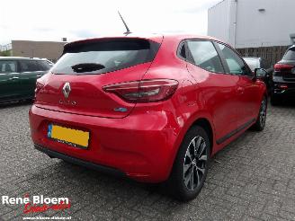 Damaged car Renault Clio E-TECH HYBRID Equilibre 145pk 2023/5