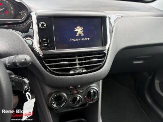 Peugeot 208 1.2 PureTech Signature 5drs picture 16