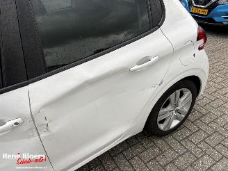 Peugeot 208 1.2 PureTech Signature 5drs picture 11