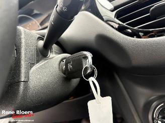 Peugeot 208 1.2 PureTech Signature 5drs picture 17